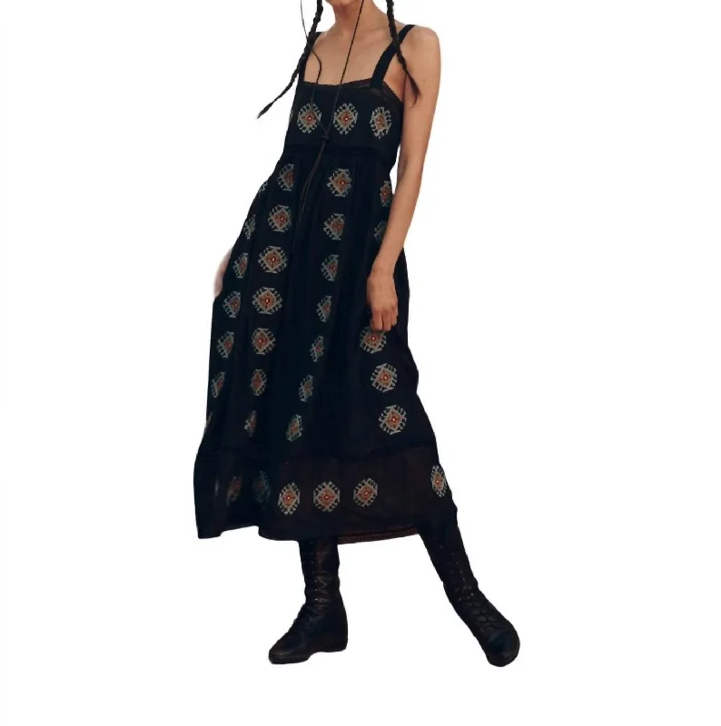 Price Rollback Roam Dress With Folklore Embroidery In Black