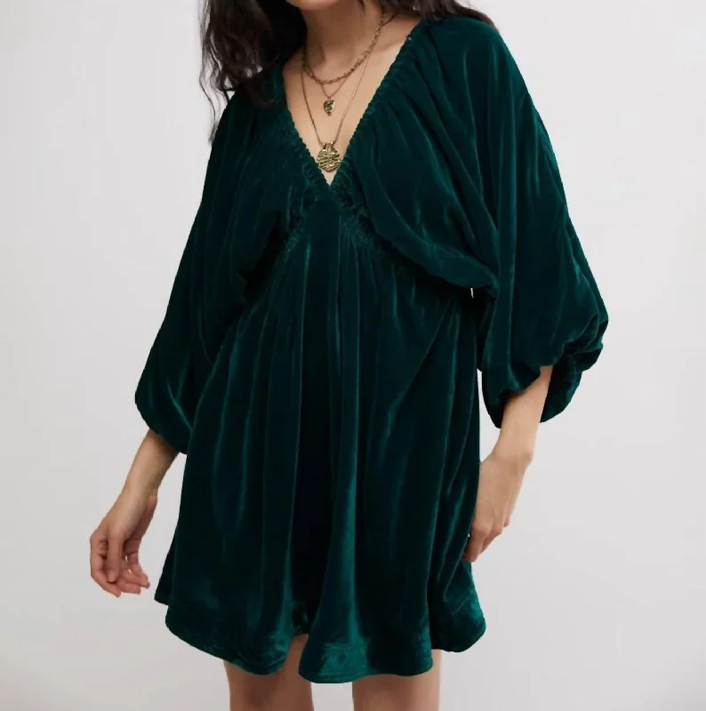 Weekend Special Portia Velvet Mini Dress In Emerald