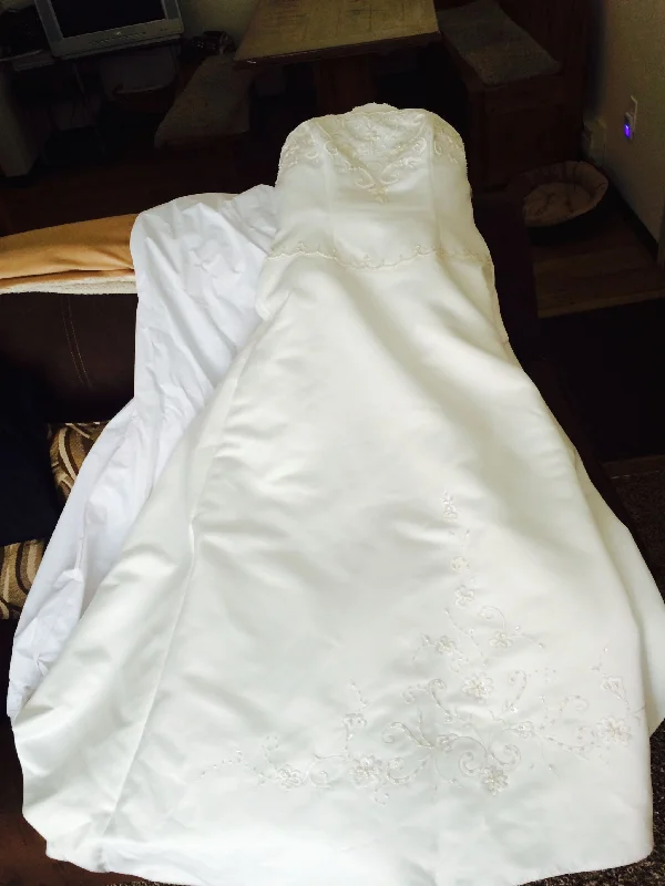 Limited Quantity David's Bridal St Tropez