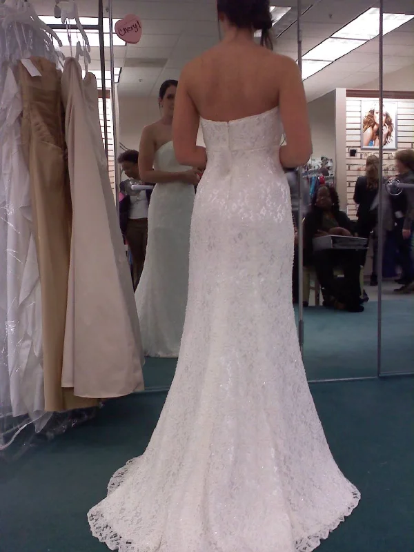 Massive Deals David's Bridal David's Bridal Allover Beaded Lace Gown Size 2