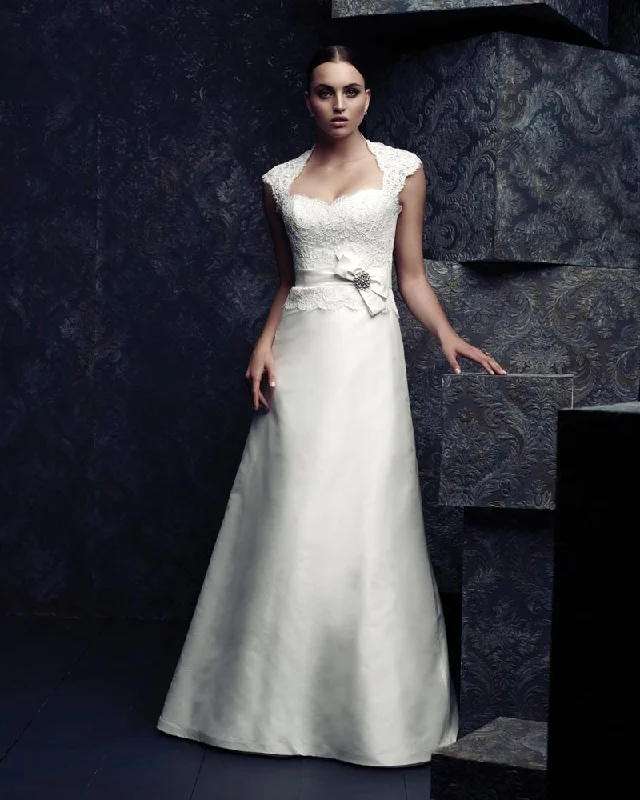 Friends and Family Sale Paloma Blanca Paloma Blanca 4065 Size 12